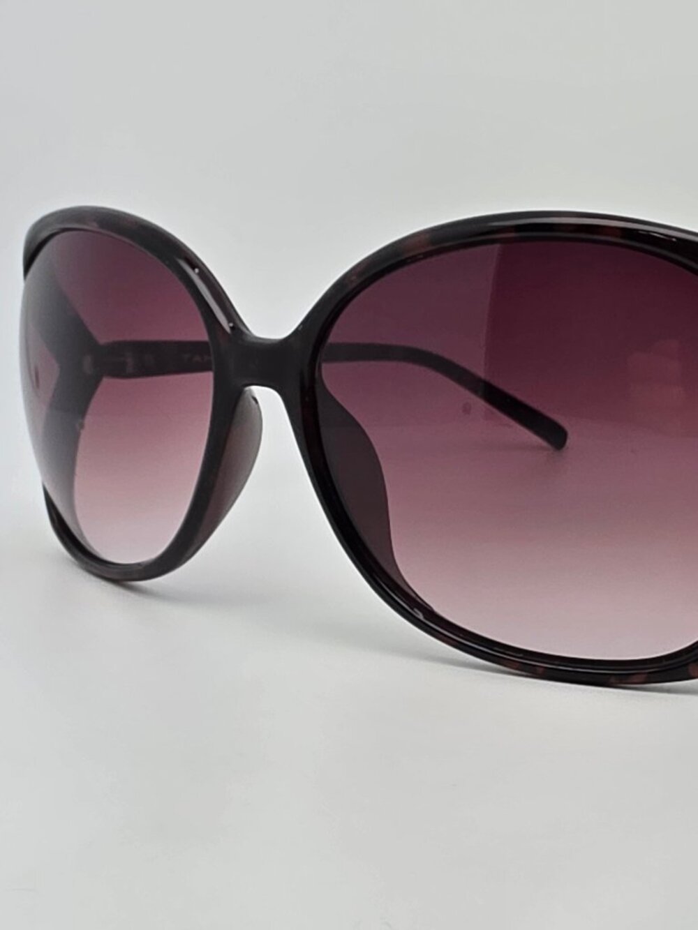 Tahari TH127 Tortoise Frame Brown Gradient Lens Butterfly Sunglasses 60-18-122